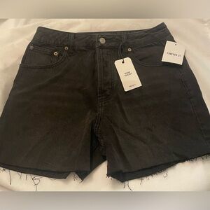 NWT Forever 21 Mom Shorts High Rise Black denim shorts raw hem Size 27